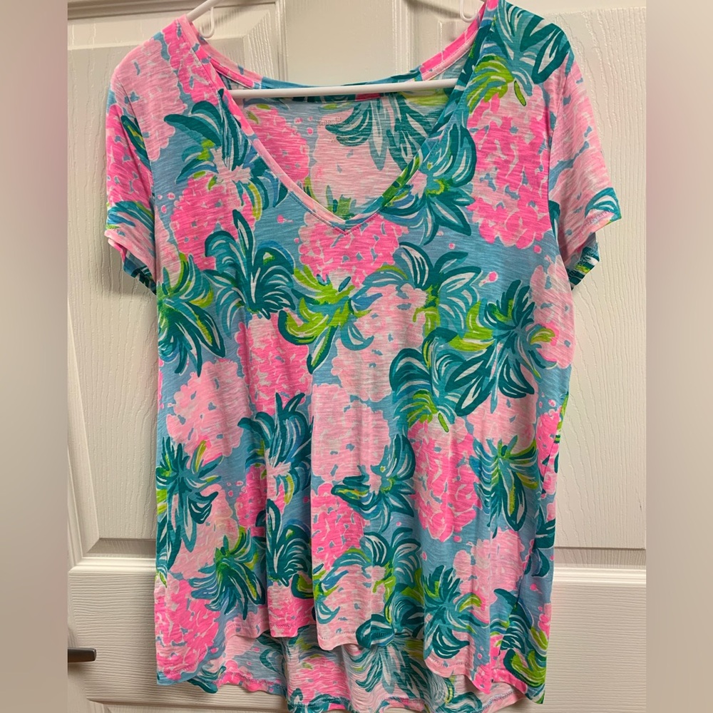 Short sleeve Lilly Pulitzer top. Size L